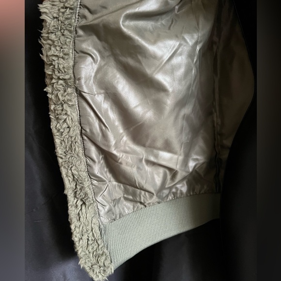 ZYIA Active NEW Olive Hooded Teddy Vest Size XS - Picture 5 of 10